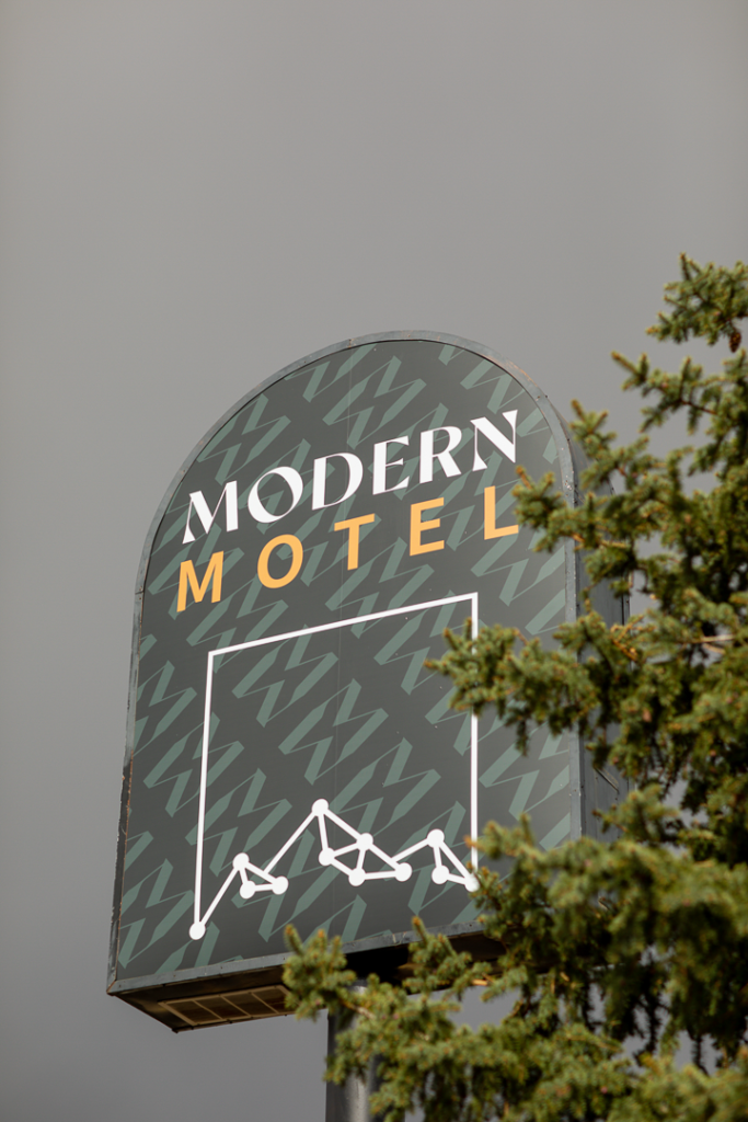 Traveler's Uptown Motel